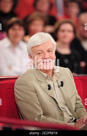 Jacques Perrin lors de l'enregistrement de l'emission Vivement Dimanche a Paris, France, le 13 janvier 2010. Photo Max Colin/ABACAPRESS.COM Foto Stock