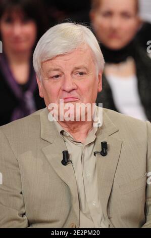 Jacques Perrin lors de l'enregistrement de l'emission Vivement Dimanche a Paris, France, le 13 janvier 2010. Photo Max Colin/ABACAPRESS.COM Foto Stock