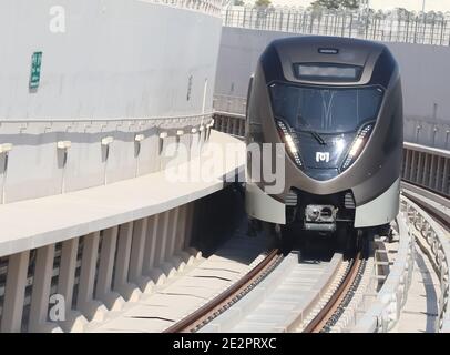 La metropolitana di Doha è uno dei mezzi rapidi di trasporto di Doha, Qatar. È veloce, sicuro, ecologico ed economico per i passeggeri. Foto Stock