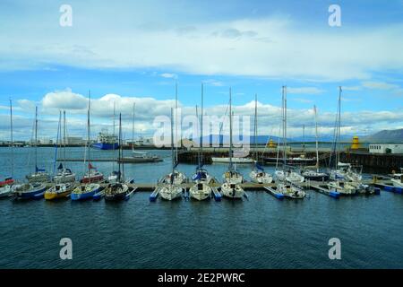 Reykjavik, Islanda - 21 giugno 2019 - la vista delle barche sul molo vicino al porto Foto Stock