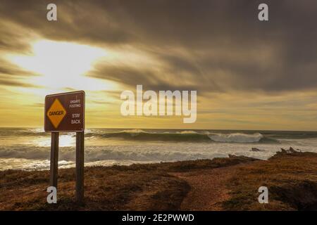 Tramonto lungo la costa del Montaña de Oro state Park nella California centrale, Stati Uniti Foto Stock