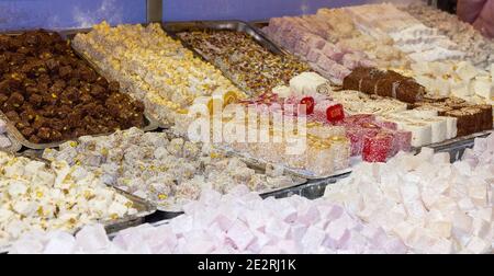 Dolci turchi delizia in un mercato a Istanbul Foto Stock