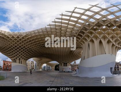 Siviglia, Spagna - 10 gennaio 2021: Vista del Metropol Parasol a Siviglia Foto Stock