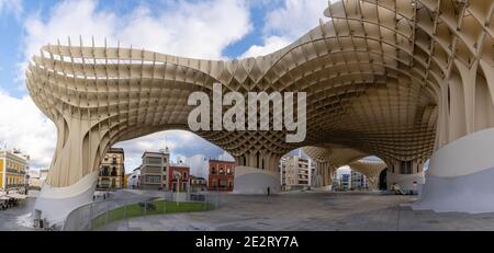 Siviglia, Spagna - 10 gennaio 2021: Vista del Metropol Parasol a Siviglia Foto Stock