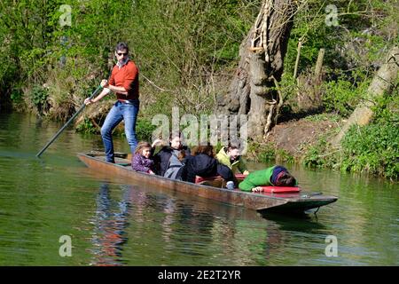 Punting sul fiume Cherwell a Oxford Foto Stock