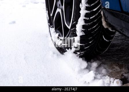 Pneumatici estivi in inverno rischio di incidenti Foto Stock