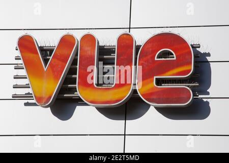 Il segno Vue Cinema sopra un cinema nel Regno Unito, preso il 19 novembre 2020 Foto Stock