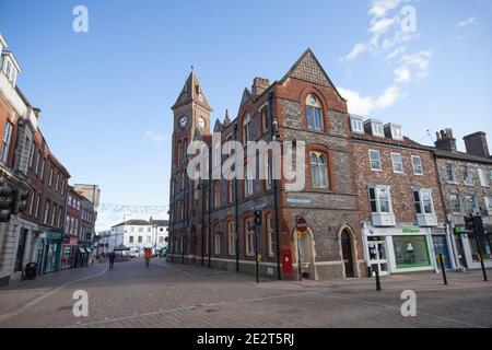 Edifici su Mansion House Street a Newbury, West Berkshire nel Regno Unito, presi il 19 novembre 2020 Foto Stock