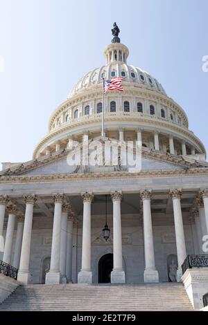 Il Campidoglio degli Stati Uniti a Washington DC, USA. Il Campidoglio è il luogo d'incontro del Senato e del Congresso degli Stati Uniti ed è aperto a vi Foto Stock