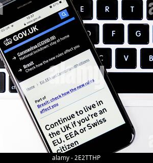 Londra UK, gennaio 15 2021, Mobile Phone or smartphone Screenshot of Post Brexit Immigration Rules Foto Stock