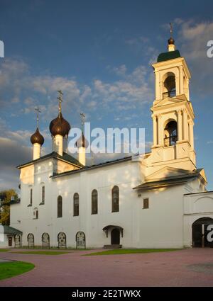 Cattedrale di Atanasio e Cirillo nel monastero di Cirillo-Atanasievskij a Yaroslavl. Russia Foto Stock