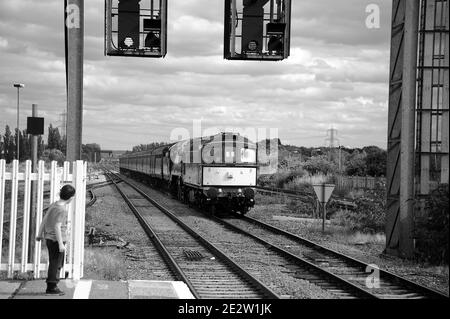 "33029" pilota "TANGMERE" ("34067") su un ECS che opera da Southall a Bristol. Foto Stock