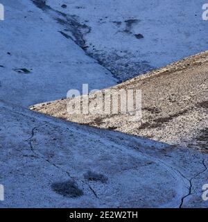 Vista astratta verso Alva Glen in inverno, gli Ochils, Clackmannanshire, Scozia Foto Stock