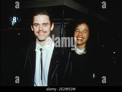 C Thomas Howell e Rae Dawn Chong Credit: Ralph Dominguez/MediaPunch Foto Stock