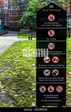 Elenco dei divieti nei Giardini di Mount Street a Mayfair, Londra. Foto Stock