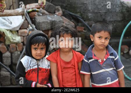 Hyderabad, India - 13 gennaio 2020: I bambini rifugiati di Rohingya vivono, è stato catturato mentre stanno giocando nel campo profughi a Balapur, Hafeez Baba Na Foto Stock