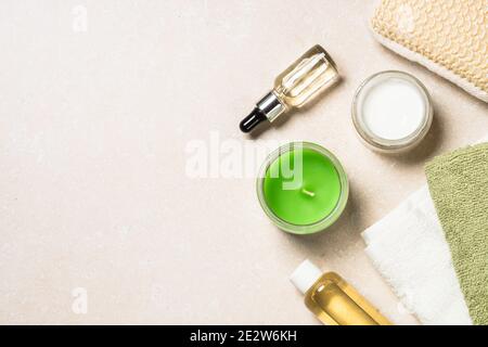 Composizione del prodotto Spa su tavola di pietra. Foto Stock