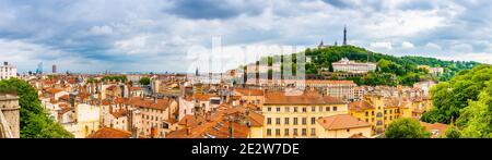 Panorama della città di Lione dal quartiere Croix Rousse, nel Rodano, in Francia Foto Stock