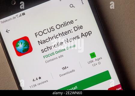 Neckargemuend, Germania: 15 gennaio 2021: Icona dell'app della rivista di notizie tedesca 'Focus' nell'app store di google sullo schermo del telefono, Illustrati Foto Stock