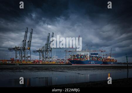 Southampton Docks è il secondo più grande terminal di container del Regno Unito Foto Stock