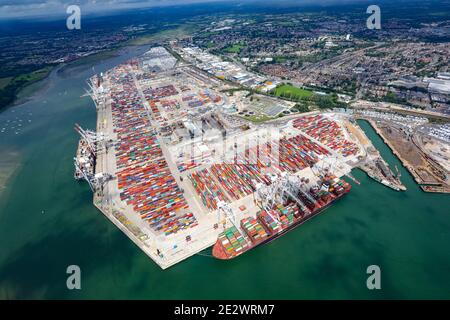 Southampton Docks è il secondo più grande terminal di container del Regno Unito Foto Stock