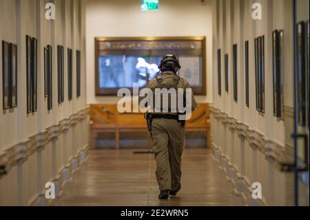 15 gennaio 2021: Il DPS state Trooper si alza all'interno della capitale dello stato del Texas per proteste e rioter. Austin, Texas. Mario Cantu/CSM Foto Stock