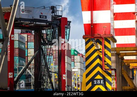 Southampton Docks è il secondo più grande terminal di container del Regno Unito Foto Stock