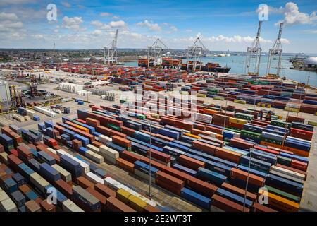 Southampton Docks è il secondo più grande terminal di container del Regno Unito Foto Stock