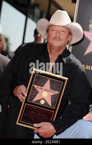 La superstar del paese Alan Jackson è onorata con la 2.05th Star sulla Hollywood Walk of Fame. Los Angeles, CA, USA il 16 aprile 2010. (Nella foto: Alan Jackson). Foto di Lionel Hahn/ABACAPRESS.COM Foto Stock