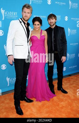 Hillary Scott, Dave Haywood e Charles Kelley partecipano al 45° Academy of Country Music Awards tenutosi presso il MGM Grand Hotel and Casino di Las Vegas, Nevada, il 18 aprile 2010. (Nella foto: Hillary Scott, Lady Antebellum, Dave Haywood, Charles Kelley) Foto di Lionel Hahn/ABACAPRESS.COM Foto Stock