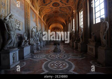 Una visita nel cuore del Vaticano, il più piccolo stato del mondo. I Musei Vaticani, Antichità Classiche, Città del Vaticano, il 2010 febbraio. I Musei Vaticani sono tra i più grandi musei del mondo, in quanto presentano opere provenienti dall'immensa collezione costruita dalla Chiesa Cattolica Romana nel corso dei secoli. Papa Giulio II fondò i musei nel XVI secolo. La Cappella Sistina e le Stanze della Segnatura decorate da Raffaello sono sul percorso dei visitatori attraverso i Musei Vaticani. Foto di Eric Vandeville/ABACAPRESS.COM Foto Stock