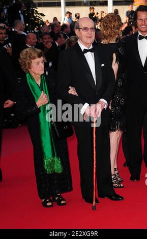 Manoel de Oliveira arriva alla proiezione del film del regista francese Mathieu Amalric 'on Tour' presentato in concorso durante il 63° Festival del cinema di Cannes a Cannes, Francia meridionale, il 13 maggio 2010. Foto di Nicolas Briquet/ABACAPRESS.COM Foto Stock