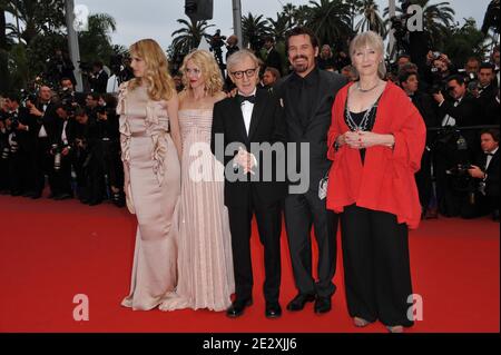 Lucy Punch, Naomi Watts, il regista Woody Allen e Gemma Jones arrivano alla proiezione di 'You Will Meet A Tall Dark Stranger' presentata fuori concorso durante il 63° Festival di Cannes, nel sud della Francia, il 15 maggio 2010. Foto di Hahn-Nebinger-Orban/ABACAPRESS.COM Foto Stock