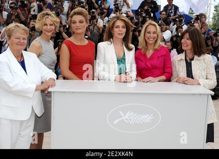 (Da sinistra a destra) primo Ministro norvegese Dr.Gro Bruntland, attrice Meg Ryan, regista Lucy Walker, Queen Noor di Jordan, Valerie Plame Wilson e produttore Diane Weyermann che partecipa al 'Countdown to Zero' Photocall durante il 63° Festival di Cannes, in Francia, il 16 maggio 2010. Foto di Hahn-Nebinger-Orban/ABACAPRESS.COM Foto Stock