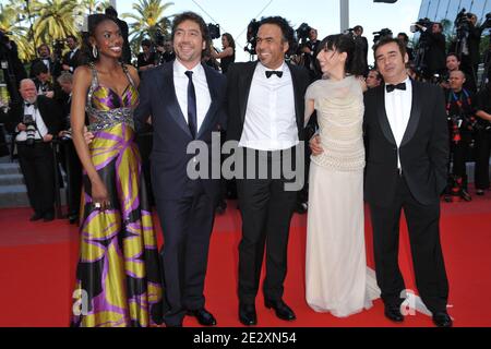 Diaryatou Daff, Javier Bardem, Alejandro Gonzalez Inarritu, Maricel Alvarez, Eduard Fernadez arriva alla proiezione di 'Biutiful' presentata in concorso durante il 63esimo Festival di Cannes, Francia meridionale, il 17 maggio 2010. Foto di Hahn-Nebinger-Orban/ABACAPRESS.COM Foto Stock