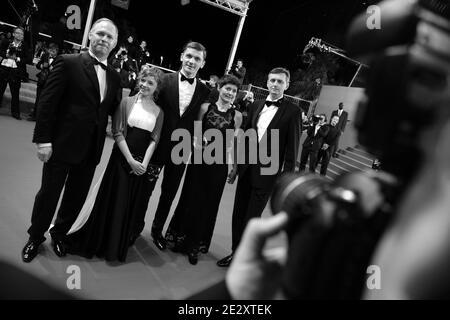 Viktor Nemets, regista Sergei Loznitsa, Olga Shuvalova e ospite in arrivo per la proiezione di 'Schastye Moe' presentato in concorso durante il 63° Festival del Cinema di Cannes, in Francia, il 19 maggio 2010. Foto di Hahn-Nebinger-Orban/ABACAPRESS.COM Foto Stock