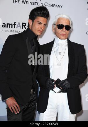 Baptiste Giabiconi e Karl Lagerfeld partecipano al galà benefico del Cinema Against Aids 2010 dell'amfar, tenutosi presso l'Hotel du Cap 'Eden Roc' di Antibes, Francia, il 20 maggio 2010. Foto di Hahn-Nebinger-Orban/ABACAPRESS.COM Foto Stock