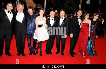 L'attore italiano Giorgio Colangeli, l'attrice italiana Alina Berzenteanu, l'attore italiano Marius Ignat, l'attrice italiana Isabella Ragonese, il regista italiano Daniele Luchetti, l'attrice italiana Stefania Montorsi e l'attore italiano Raoul Bova in arrivo per la proiezione di 'la nostra vita' presentata in concorso durante il 63° Festival di Cannes, Francia il 20 maggio 2010. Foto di Nicolas Genin/ABACAPRESS.COM Foto Stock