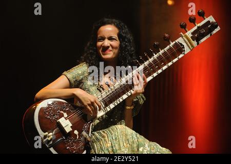 Anoushka Shankar si esibisce a Ginevra il 29 maggio 2010. Foto di Loona/ABACAPRESS.COM Foto Stock