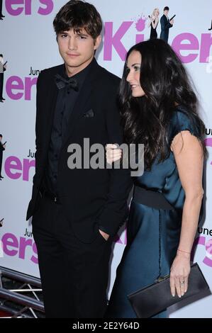 "Ashton Kutcher e Demi Moore partecipano alla prima di "Killers" di Lionsgate che si tiene presso i cinema Arclight di Hollywood. Los Angeles, 1 giugno 2010. (Nella foto: Ashton Kutcher, Demi Moore). Foto di Lionel Hahn/ABACAPRESS.COM' Foto Stock