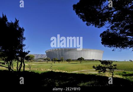 Atmosfera con i tifosi vicino al Green Point Stadium di Capetown, Sud Africa, il 11 giugno 2010. La Francia suonerà l'Uruguay a Capetown nella sua partita di apertura del gruppo A il 11 giugno, il Messico a Polokwane il 17 giugno e il Sudafrica a Bloemfontein il 22 giugno. Foto di Christophe Guibbaud/Cameleon/ABACAPRESS.COM Foto Stock