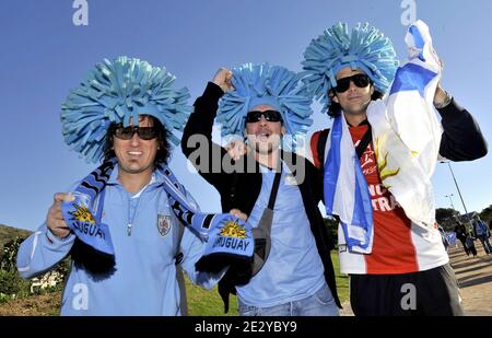 Atmosfera con i tifosi vicino al Green Point Stadium di Capetown, Sud Africa, il 11 giugno 2010. La Francia suonerà l'Uruguay a Capetown nella sua partita di apertura del gruppo A il 11 giugno, il Messico a Polokwane il 17 giugno e il Sudafrica a Bloemfontein il 22 giugno. Foto di Christophe Guibbaud/Cameleon/ABACAPRESS.COM Foto Stock