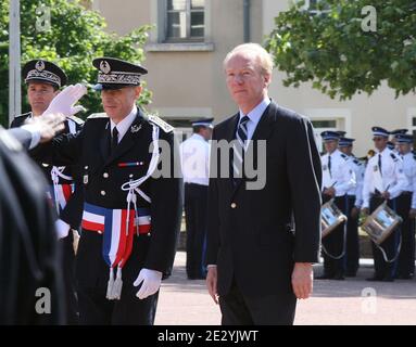 Battesimo della promozione dei capitani di polizia 'aurice Grimaud' da parte del Ministro degli interni, dei Dipartimenti d'oltremare e dell'Amministrazione Territoriale francese Brice Hortefeux nella Scuola Nazionale di polizia superiore (ENSP) a Saint Cyr au Mont d'Or, vicino a Lione, Francia il 21 giugno 2010. Foto di Vincent Dargent/ABACAPRESS.COM Foto Stock