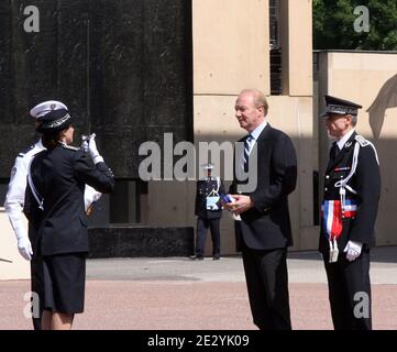 Battesimo della promozione dei capitani di polizia 'aurice Grimaud' da parte del Ministro degli interni, dei Dipartimenti d'oltremare e dell'Amministrazione Territoriale francese Brice Hortefeux nella Scuola Nazionale di polizia superiore (ENSP) a Saint Cyr au Mont d'Or, vicino a Lione, Francia il 21 giugno 2010. Foto di Vincent Dargent/ABACAPRESS.COM Foto Stock