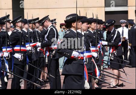 Battesimo della promozione dei capitani di polizia 'aurice Grimaud' da parte del Ministro degli interni, dei Dipartimenti d'oltremare e dell'Amministrazione Territoriale francese Brice Hortefeux nella Scuola Nazionale di polizia superiore (ENSP) a Saint Cyr au Mont d'Or, vicino a Lione, Francia il 21 giugno 2010. Foto di Vincent Dargent/ABACAPRESS.COM Foto Stock