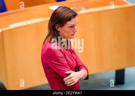 L'AIA, PAESI BASSI - GENNAIO 12: Sandra Beckerman di SP visto durante il dibattito in plenaria al parlamento di Tweede kamer il 12 gennaio 2021 nella H Foto Stock