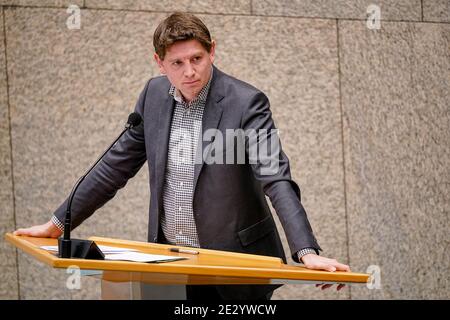 L'AIA, PAESI BASSI - GENNAIO 12: Jan Paternotte del D66 visto durante il dibattito in plenaria al parlamento di Tweede kamer il 12 gennaio 2021 nell'ha Foto Stock
