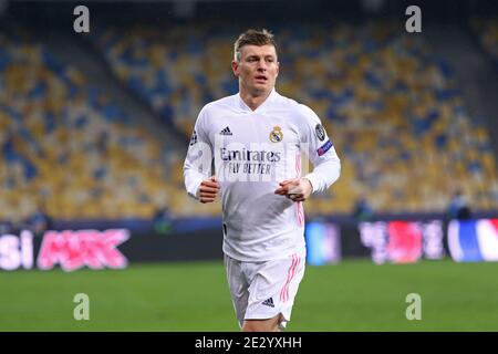 KIEV, UCRAINA - 1 DICEMBRE 2020: Ritratto del centrocampista toni Kroos del Real Madrid visto durante la partita della UEFA Champions League contro Shakhtar Donetsk allo stadio NSC Olimpiyskyi di Kiev, Ucraina Foto Stock