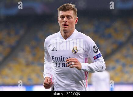KIEV, UCRAINA - 1 DICEMBRE 2020: Ritratto del centrocampista toni Kroos del Real Madrid visto durante la partita della UEFA Champions League contro Shakhtar Donetsk allo stadio NSC Olimpiyskyi di Kiev, Ucraina Foto Stock