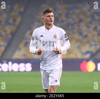 KIEV, UCRAINA - 1 DICEMBRE 2020: Ritratto del centrocampista toni Kroos del Real Madrid visto durante la partita della UEFA Champions League contro Shakhtar Donetsk allo stadio NSC Olimpiyskyi di Kiev, Ucraina Foto Stock